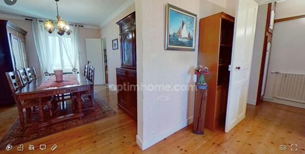 Concarneau : Maison de ville avec garage, petit extérieur, 3 chambres.