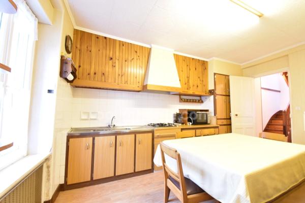 Concarneau : Maison de ville avec garage, petit extérieur, 3 chambres.