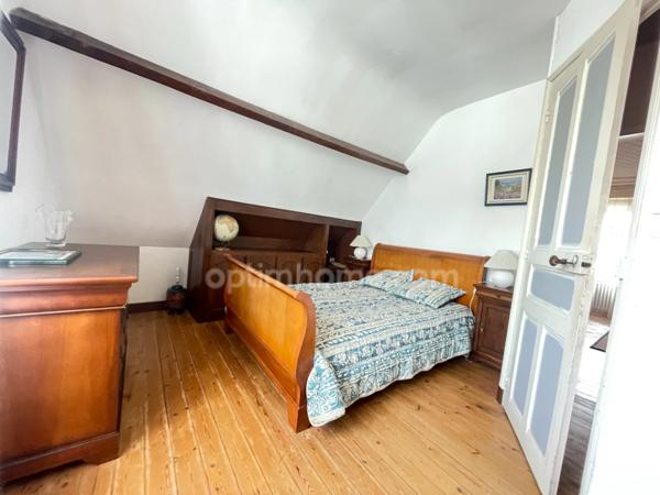 Concarneau : Maison de ville avec garage, petit extérieur, 3 chambres.