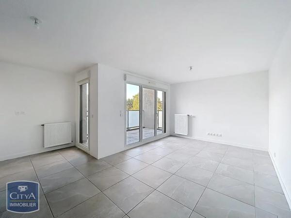 Appartement à louer 3 pièces 65.57m² Pierre-Bénite (69310)