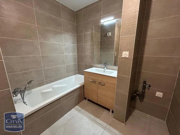 Appartement à louer 3 pièces 65.57m² Pierre-Bénite (69310)