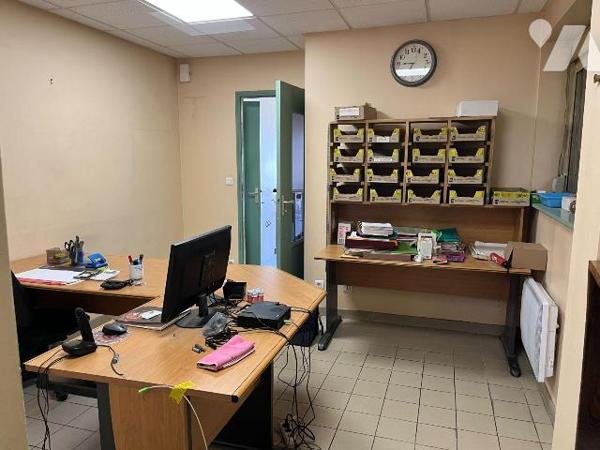 À VENDRE - LOCAL PROFESSIONNEL / ENTREPÔT À MAGNY (89200) :
Situé dans une zone d'activités à ...