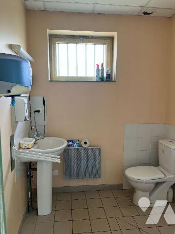 À VENDRE - LOCAL PROFESSIONNEL / ENTREPÔT À MAGNY (89200) :
Situé dans une zone d'activités à ...
