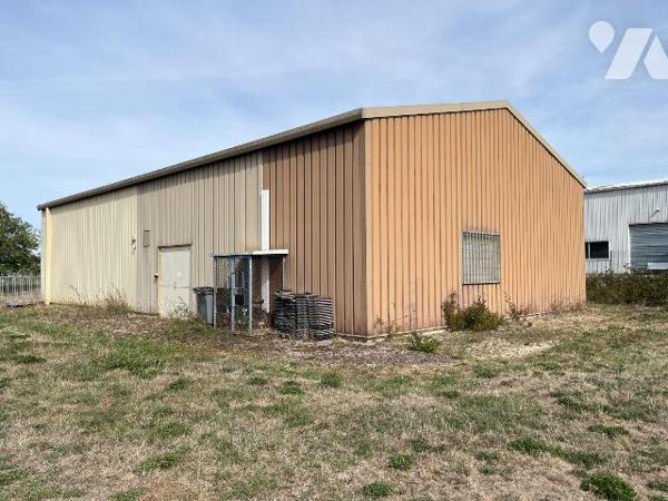 À VENDRE - LOCAL PROFESSIONNEL / ENTREPÔT À MAGNY (89200) :
Situé dans une zone d'activités à ...