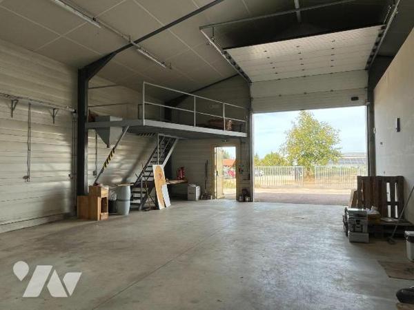 À VENDRE - LOCAL PROFESSIONNEL / ENTREPÔT À MAGNY (89200) :
Situé dans une zone d'activités à ...