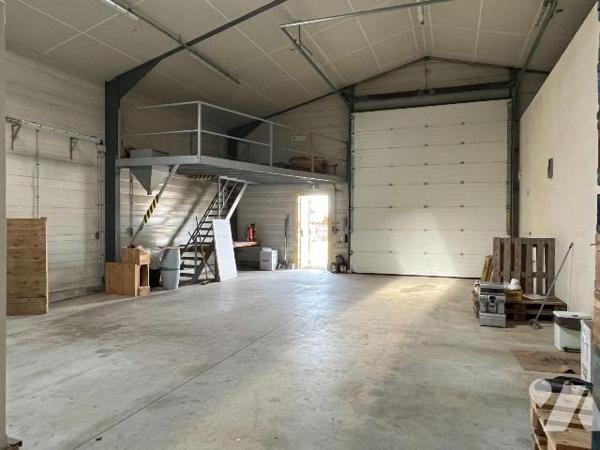 À VENDRE - LOCAL PROFESSIONNEL / ENTREPÔT À MAGNY (89200) :
Situé dans une zone d'activités à ...