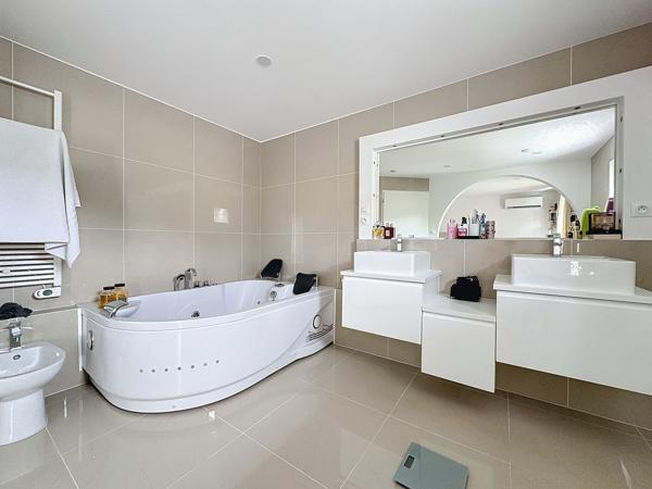 Maison 5 pièces - 194 m²