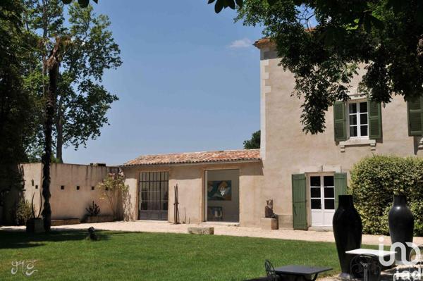 Hotel restaurant for sale 3 000 m² Nîmes