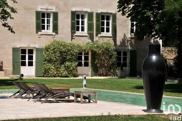 Hotel restaurant for sale 3 000 m² Nîmes