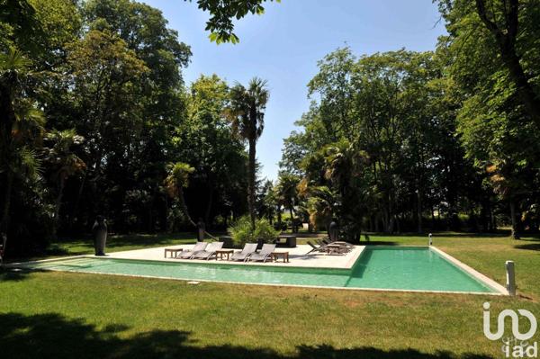 Hotel restaurant for sale 3 000 m² Nîmes