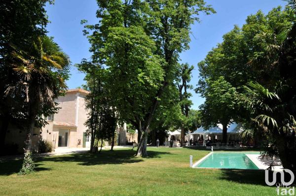 Hotel restaurant for sale 3 000 m² Nîmes