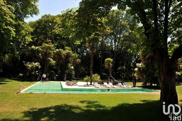 Hotel restaurant for sale 3 000 m² Nîmes