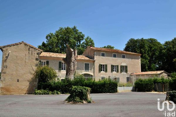 Hotel restaurant for sale 3 000 m² Nîmes