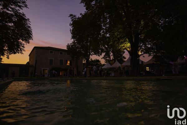 Hotel restaurant for sale 3 000 m² Nîmes