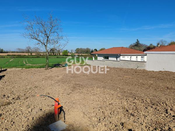 Terrain à bâtir au centre de Saint Just 803 m2