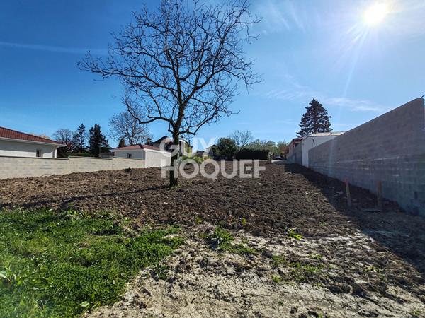 Terrain à bâtir au centre de Saint Just 803 m2