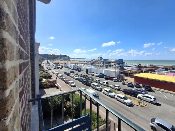 ✨ NOUVEAUTÉ  À DIEPPE ! 🌊🏡

⚠️ Préparez-vous... Ce bien risque de partir très vite !

Imaginez-vous, toute la journée, de votre canapé, contempler une vue exceptionnelle sur la mer, du château de Dieppe jusqu'à la jetée Ouest... 🌅

💙 Cet appartement entièrement rénové avec goût en 2022 offre :

✅ Une pièce de vie lumineuse de 28 m² face à la mer
✅ 2 chambres
✅ Une cuisine moderne entièrement équipée et aménagée
✅ Une rénovation complète, aucun travaux à prévoir
✅ Une cave privative
✅ DPE C
✅ Le charme d'une magnifique résidence ancienne parfaitement entretenue

✨ Un bien vendu meublé, prêt à vivre ou à louer immédiatement, dans l'un des secteurs les plus recherchés de Dieppe.

🔥 Les appartements offrant une telle vue sont extrêmement rares sur le marché...

📞 Cécile LECLERC – BSK Immobilier
📱 06 89 96 20 74
📩 Envie d'être parmi les premiers à le visiter ? c.leclerc@bskimmobilier.com