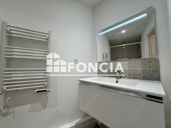 Location Appartement 2 pièces 49.5 m² - 3 ET 3 BIS RUE DU TEMPLE Hyeres 83400