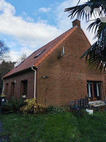 Exclusivité Maison individuelle en fond d'allée privée bâtie sur 560m²