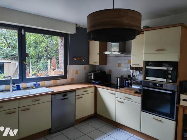 Exclusivité Maison individuelle en fond d'allée privée bâtie sur 560m²