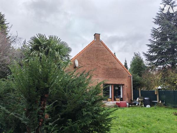Exclusivité Maison individuelle en fond d'allée privée bâtie sur 560m²