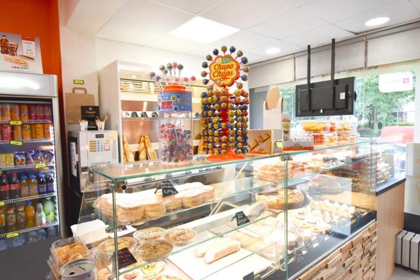 Dpt Bas-Rhin (67), à vendre STRASBOURG : Boulangerie / Pâtisserie - Terminal de cuisson - Emplacement n° 1 - Parking