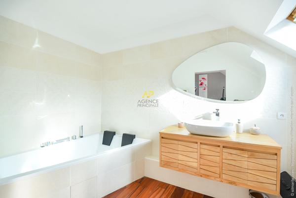 Maison 750 000 € ** - Référence 2033