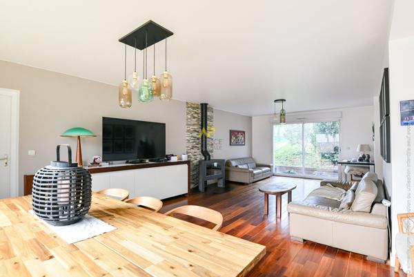 Maison 750 000 € ** - Référence 2033