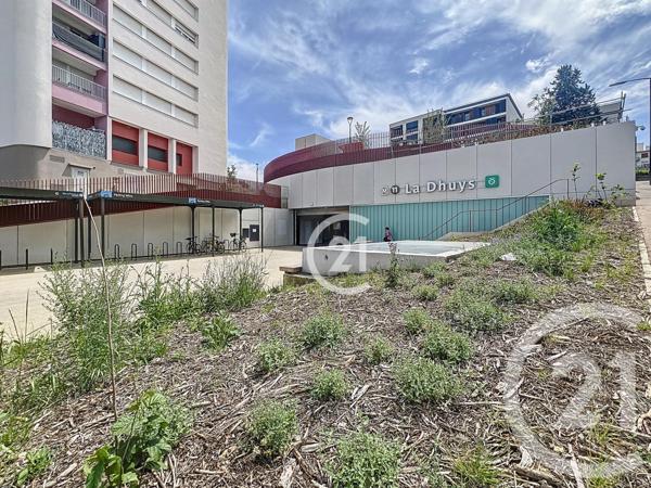 Parking à vendre  10 m2 MONTREUIL - 93