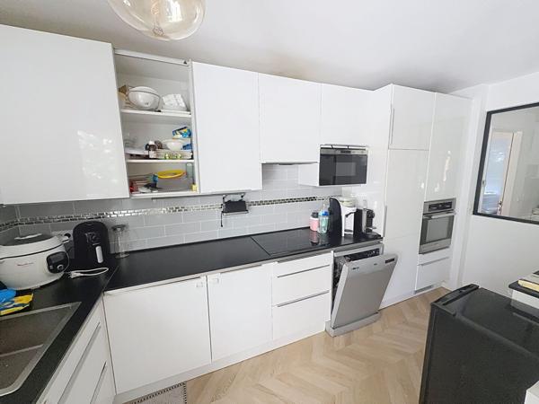 Appartement La Seyne Sur Mer de 5 pièces de 96 m² avec 4 chambres, terrasse et garage