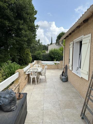 Greasque - Maison 6 pièce(s) - 131 m2 - terrain clôturé 1000 m2 - vue Sainte-Victoire - garage - piscine