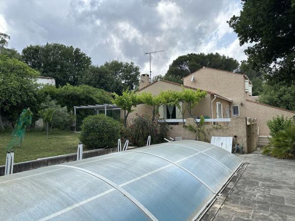 Greasque - Maison 6 pièce(s) - 131 m2 - terrain clôturé 1000 m2 - vue Sainte-Victoire - garage - piscine