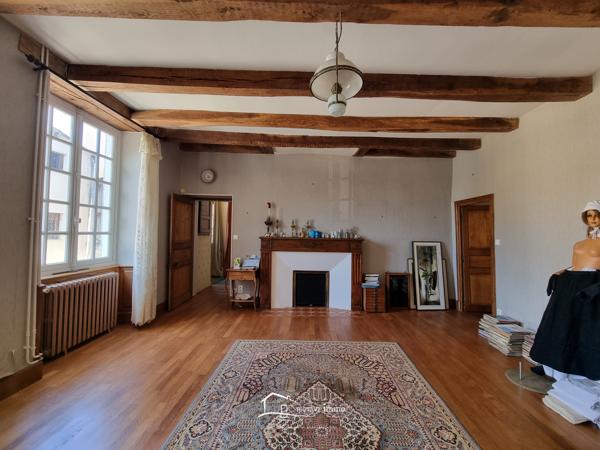 MAISON DE BOURG 4 CHAMBRES 170m² Ménigoute (79340)