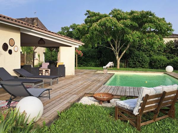 Maison de cinq chambres avec garage et piscine à Bergerac