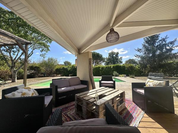 Maison de cinq chambres avec garage et piscine à Bergerac