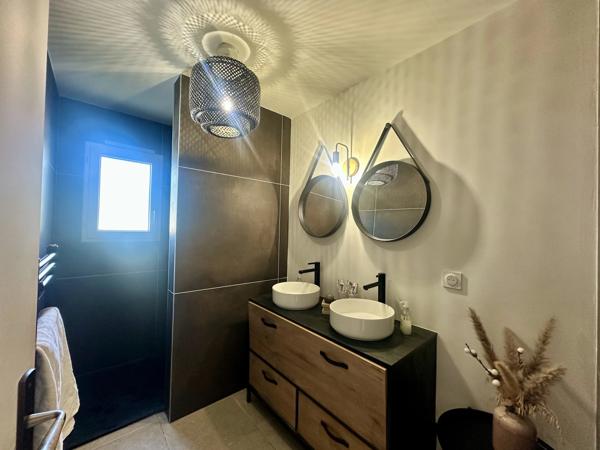 Maison de cinq chambres avec garage et piscine à Bergerac