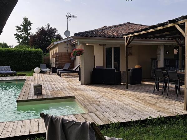 Maison de cinq chambres avec garage et piscine à Bergerac