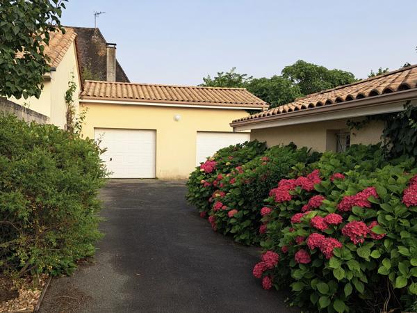 Maison de cinq chambres avec garage et piscine à Bergerac