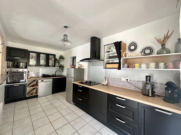Maison de cinq chambres avec garage et piscine à Bergerac