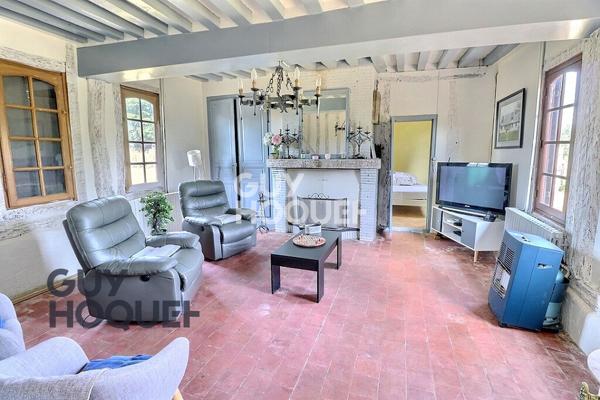 A seulement 5 km de Bernay, à la campagne dans un petit hameau .