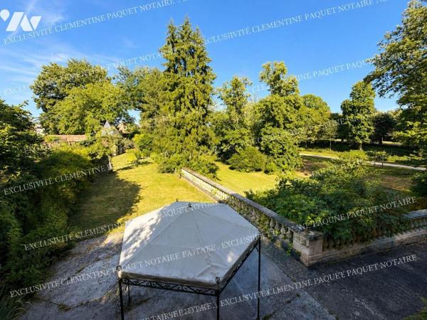 CHAUNY - Élégante demeure de maître au coeur d'un parc arboré

Édifiée au début du XXe siècle...