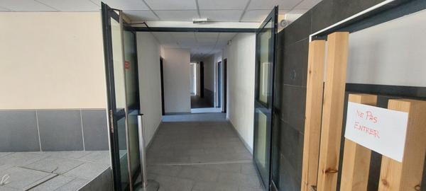 Alénya (66200) Local 300 m2 avec terrasse en RDC