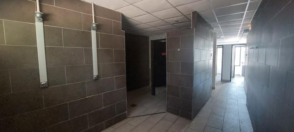 Alénya (66200) Local 300 m2 avec terrasse en RDC