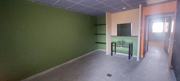 Alénya (66200) Local 300 m2 avec terrasse en RDC