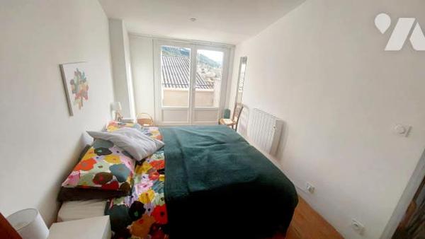 maison de ville rénovée avec 3 appartements et terrasse