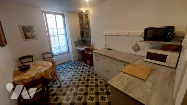 maison de ville rénovée avec 3 appartements et terrasse
