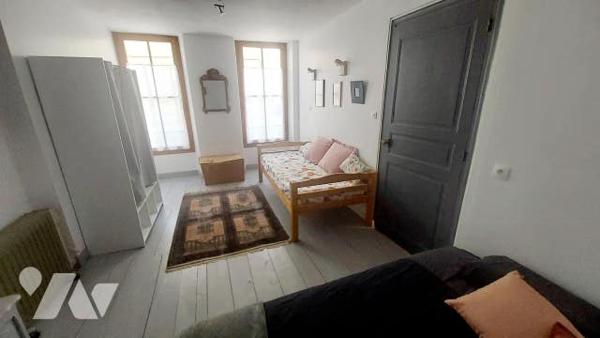 maison de ville rénovée avec 3 appartements et terrasse