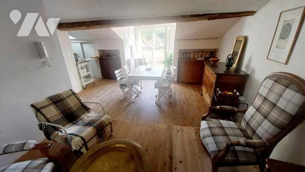 maison de ville rénovée avec 3 appartements et terrasse