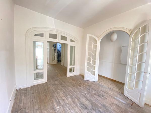 Maison d'environ 153 m2 et 5 pièces à SAINT-QUENTIN