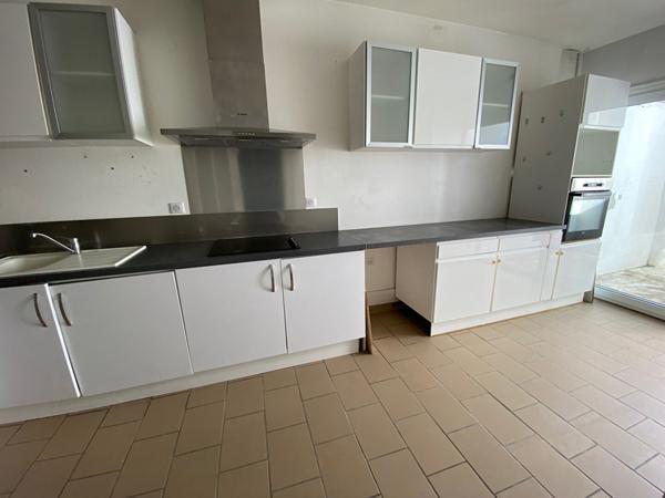 Maison d'environ 153 m2 et 5 pièces à SAINT-QUENTIN